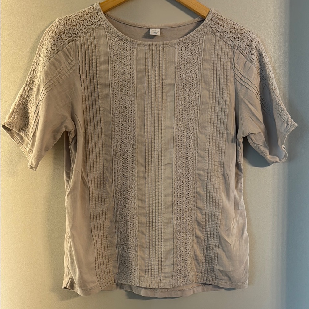 Old Navy Gray Lacy Patterned Short-sleeved Blouse
